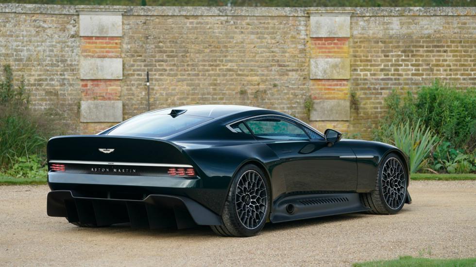 Η Aston Martin μας σύστησε τον «Βίκτωρα» 